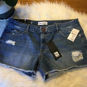 DL 1961 RENEE Cutoff Shorts